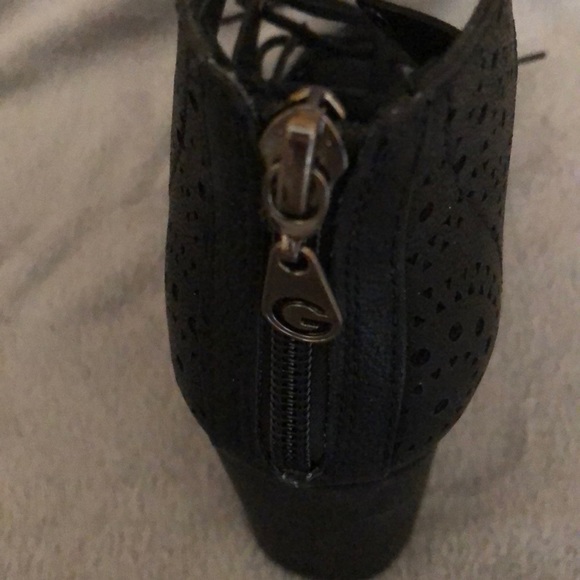 NWT đź‘ Guess heels black lace pattern - Picture 7 of 14